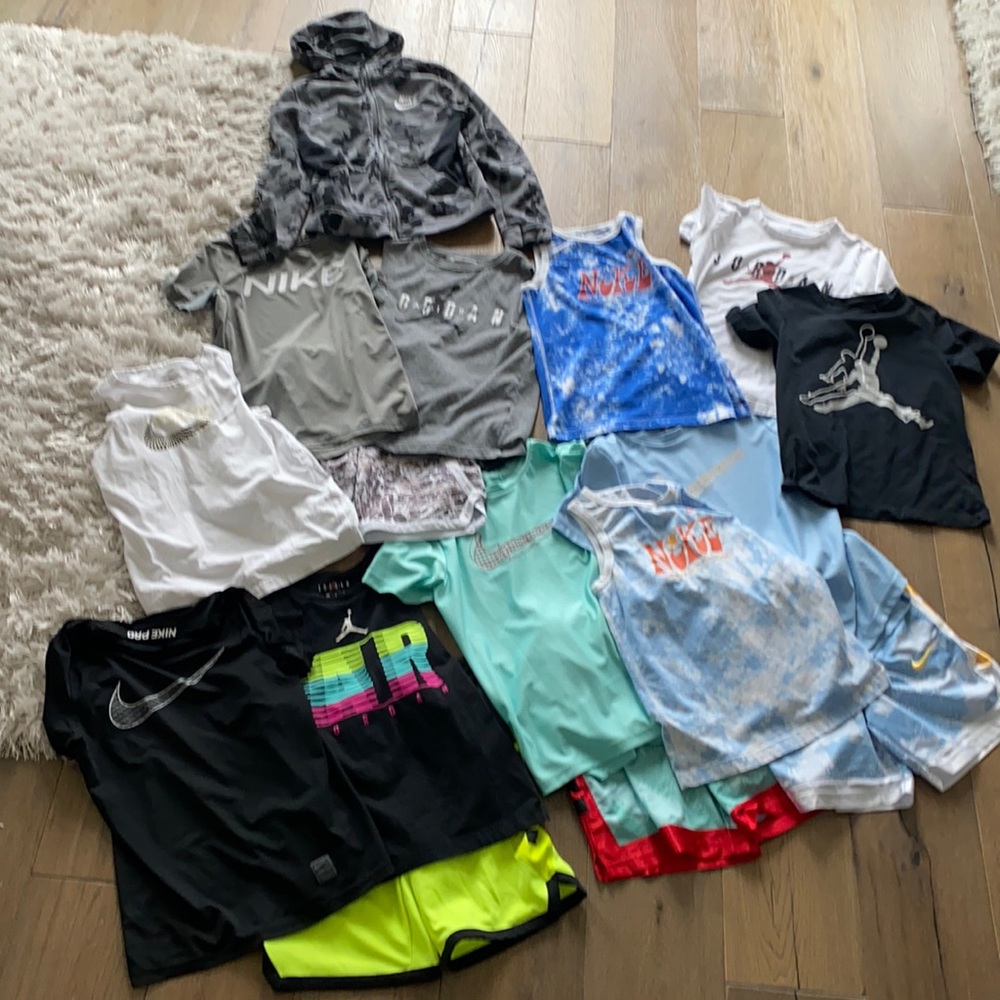 Kids Nike Medium bundle. Good condition. Some items never worn or worn once.